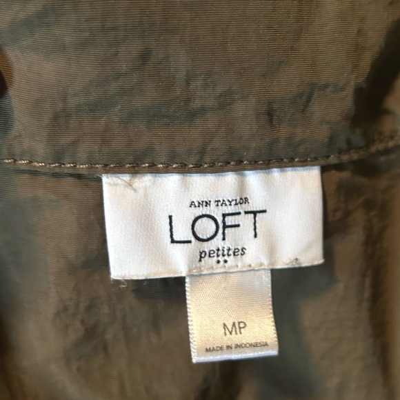 Loft army green jacket with front zipper and drawstring waist size MP - Picture 3 of 6